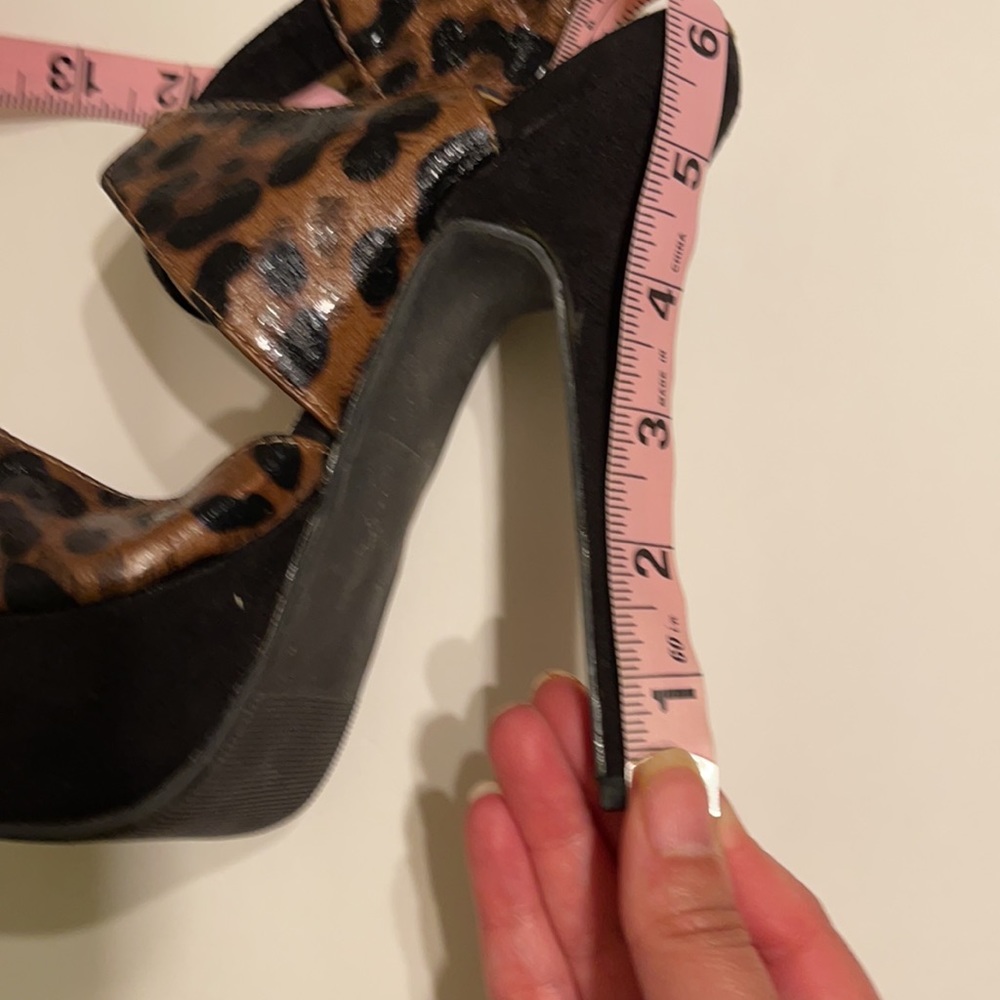 COPY - Criss cross cut out cheetah/leopard open toe pumps Size 8 - Picture 7 of 7